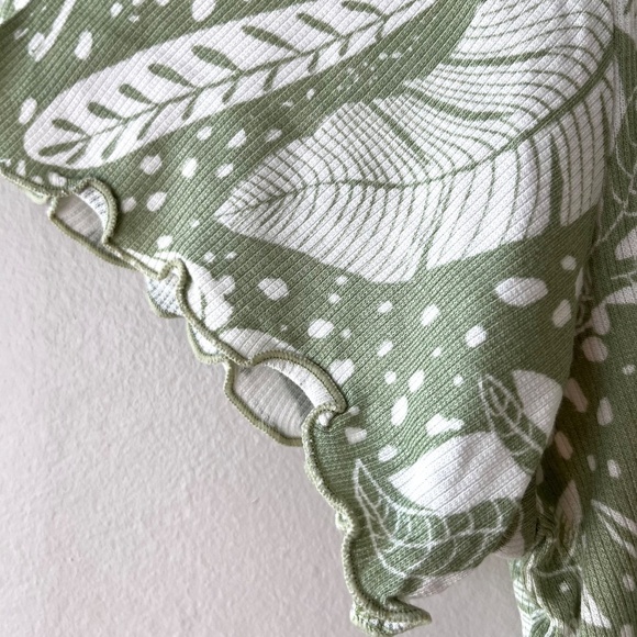 UGG Koolaburra Green Tropical Blouse Stretch Top Short Sleeve Size L - Picture 3 of 6